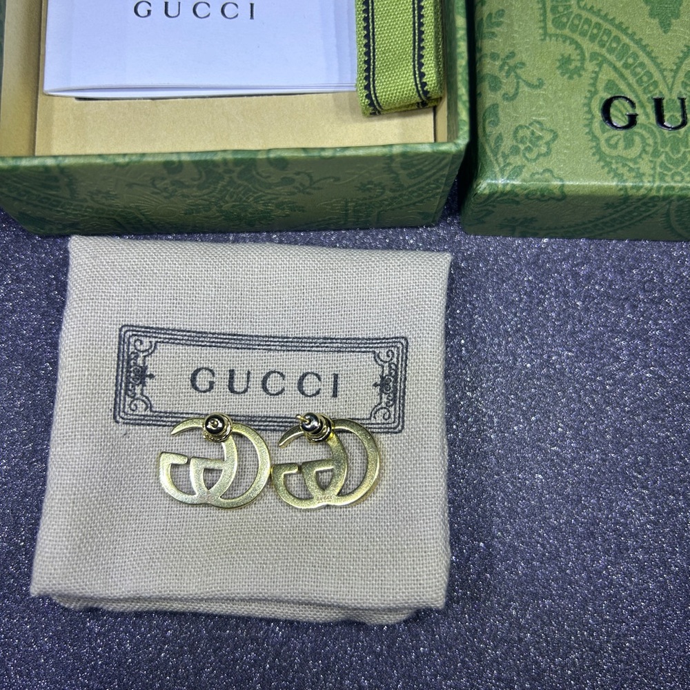 Gucci Gold GG Logo Stud Earrings New - Picture 5 of 7